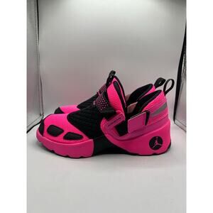 Air Jordan Trunner LX “Pink Blast Black” size 8 women’s